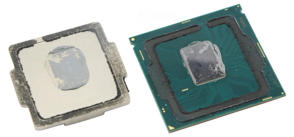 Processor with the integrated heat spreader (IHS) removed. The adhesive holding the IHS is visible on the green substrate. A single monolithic silicon chip is in the center. Note the remains of thermal paste. Material ensuring heat transfer must be applied between the IHS and the chip