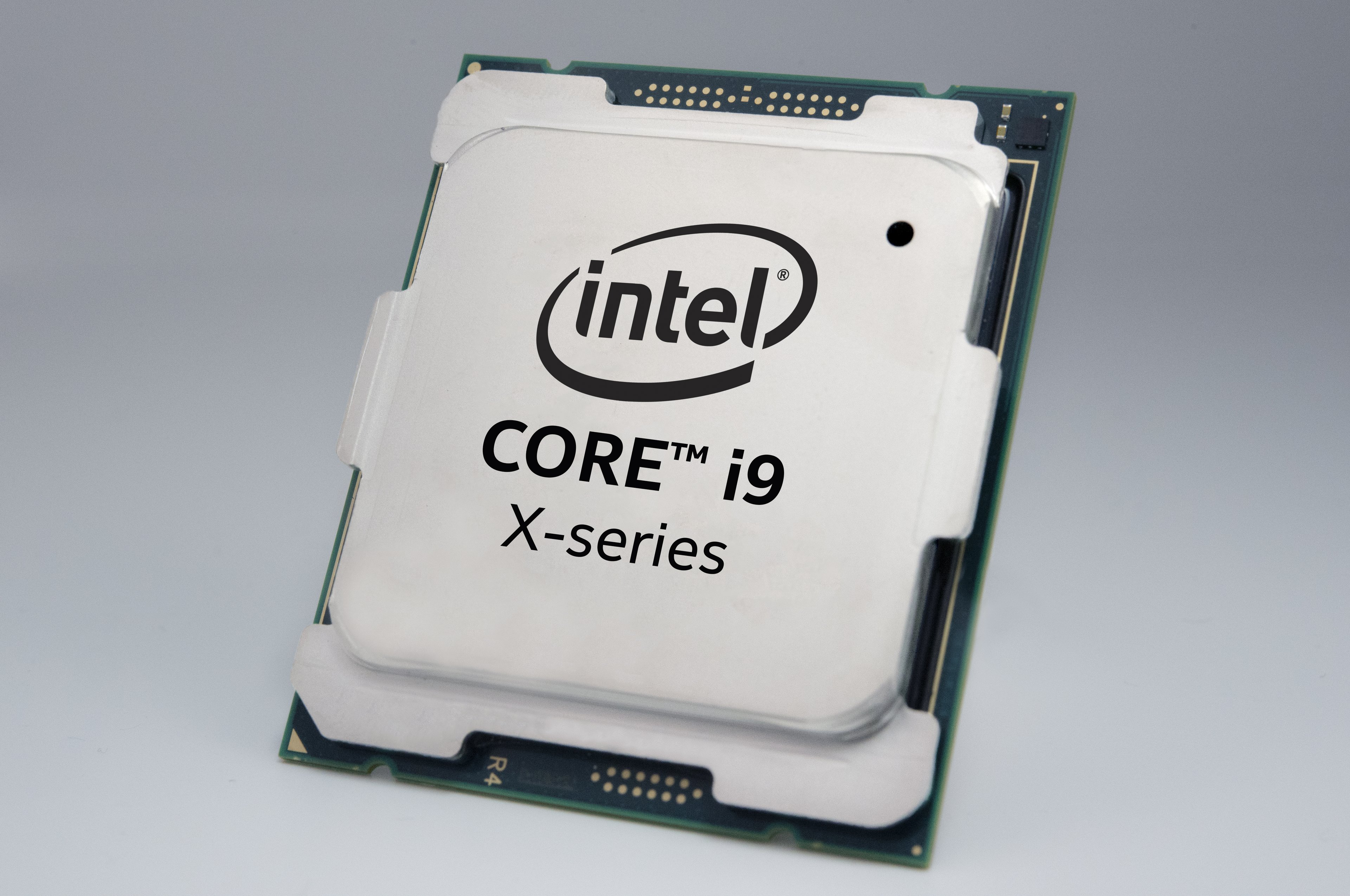 Процессор интел 14. Процессор Intel Core i9-10980xe extreme Edition. Intel Core i9-9980xe. Процессор Intel Core i9-9960x. Процессор Интел 9.