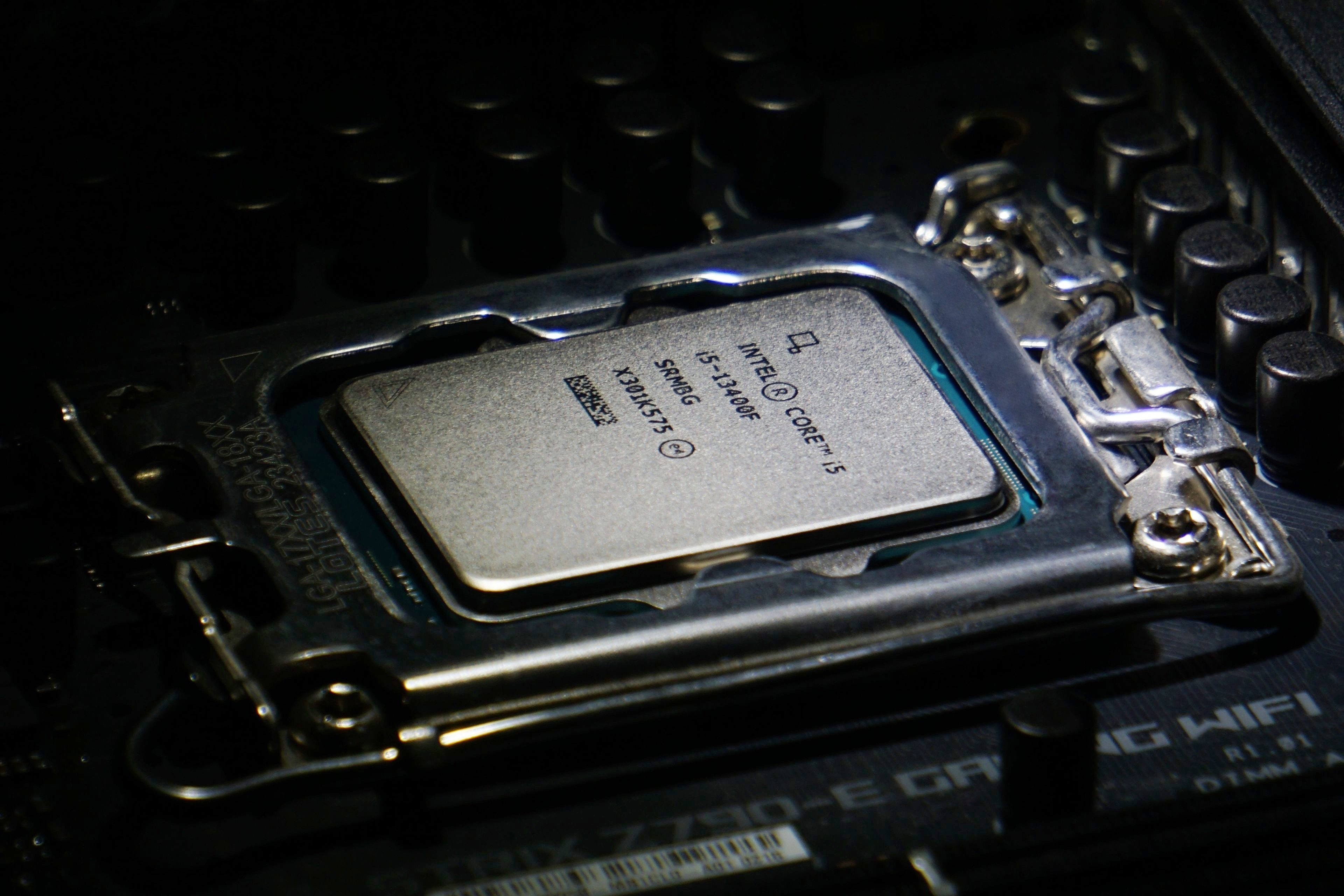F В процессорах Intel. Процессор i5-13400. Intel Core i5 13400f. Intel Core i5 13400f конфигурация ядер.
